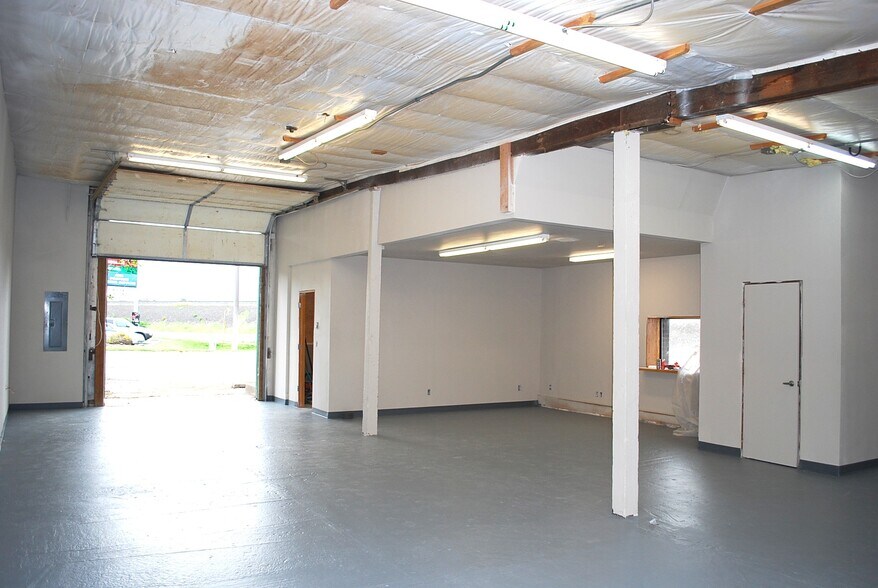 More Photos Of 25011 E Trent Ave, Newman Lake Storefront Retail Office For Sale