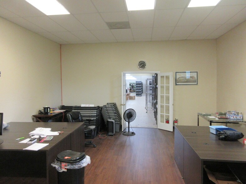 More Photos Of 15445 N Nebraska Ave, Lutz Warehouse For Lease