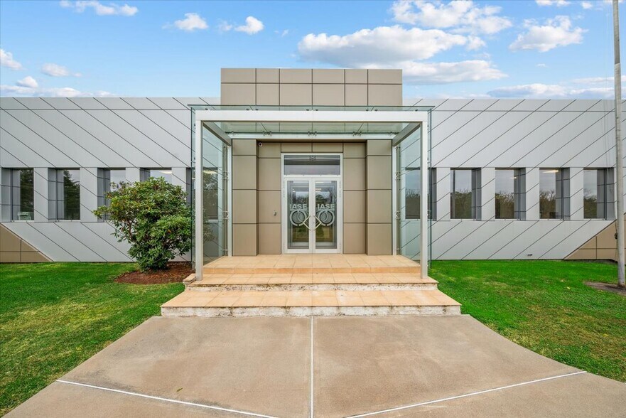 More Photos Of 3087 E Us 22, Somerville Manufacturing For Lease