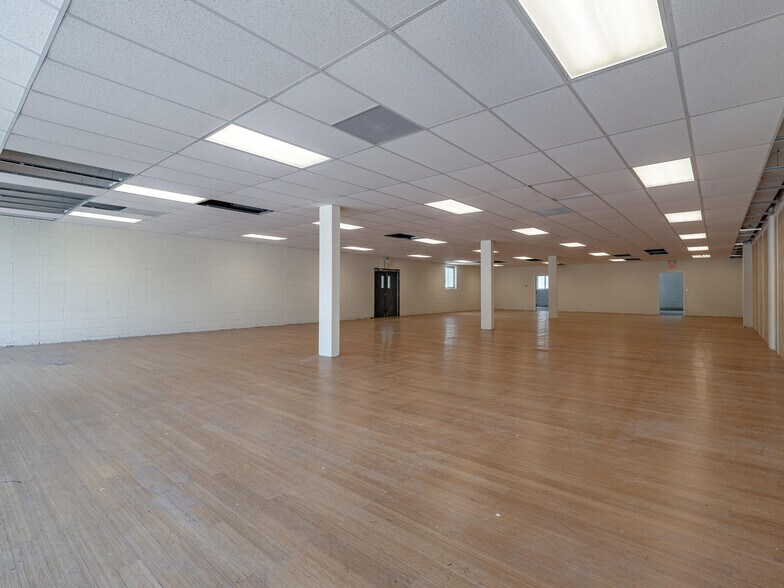 More Photos Of 8322-8330 Olive Blvd, Saint Louis Storefront For Lease