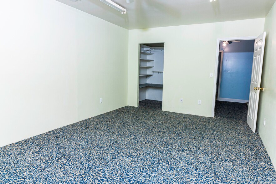 More Photos Of 124 Chestnut St, Pulaski General Retail For Sale