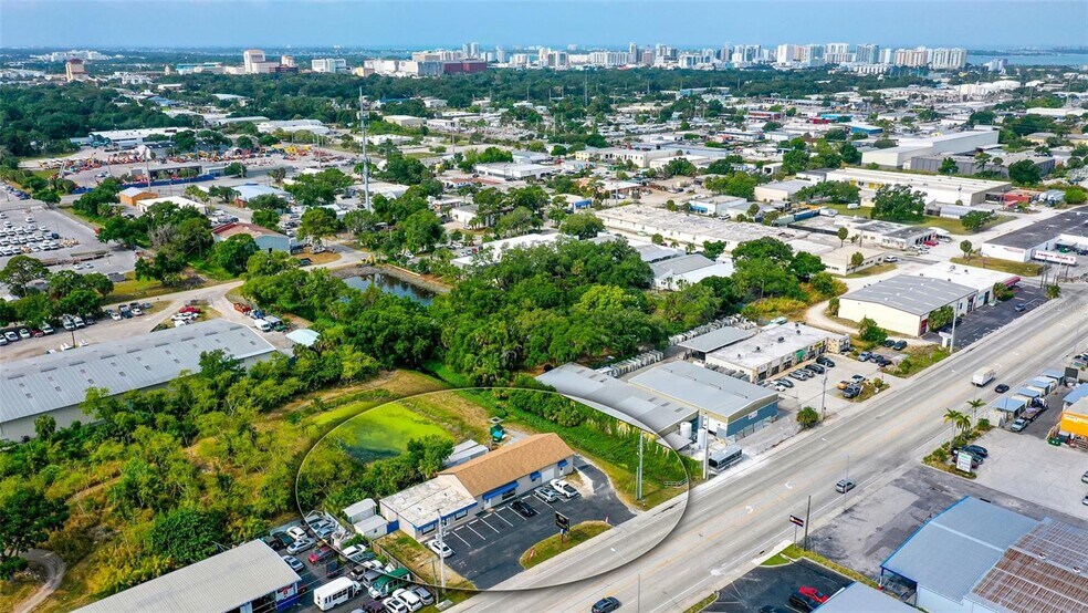 More Photos Of 2430 17th St, Sarasota Freestanding For Sale