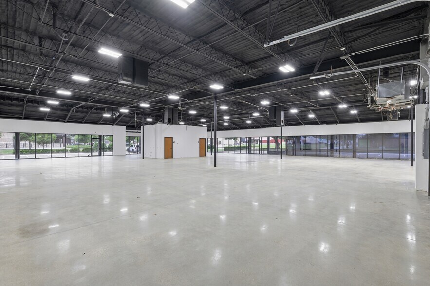 More Photos Of 3420 Sojourn Dr, Carrollton Warehouse For Lease