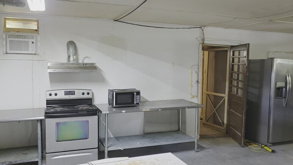 More Photos Of 110 County Road 421, Thorndale Freestanding For Sale