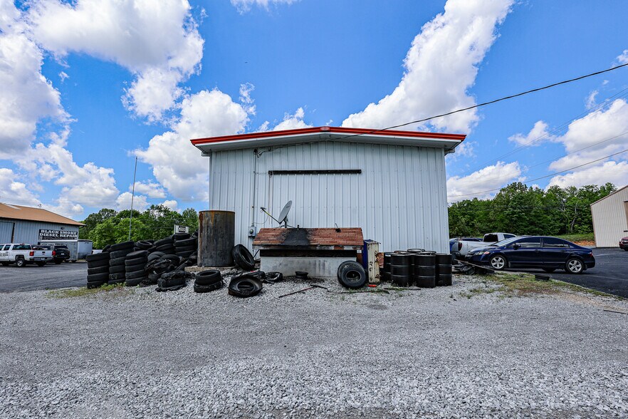 More Photos Of 430 US-62 E, Eddyville Auto Repair For Sale