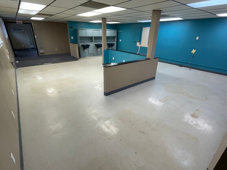 More Photos Of 1741 W Old Ridge Rd, Hobart Storefront Retail Office For Sale