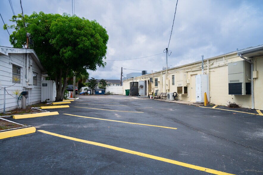 More Photos Of 3616 W Paxton Ave, Tampa Restaurant For Sale