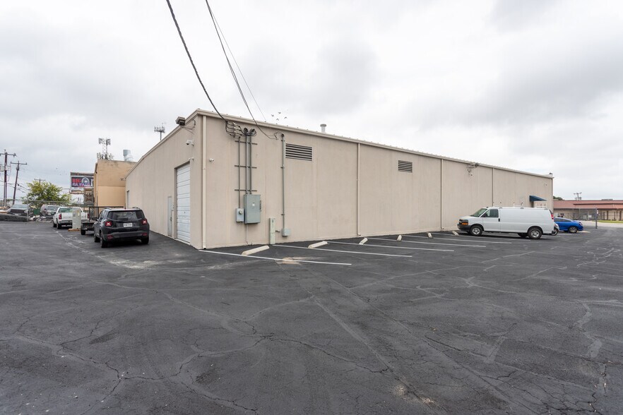 More Photos Of 10731 Gulfdale St, San Antonio Distribution For Sale