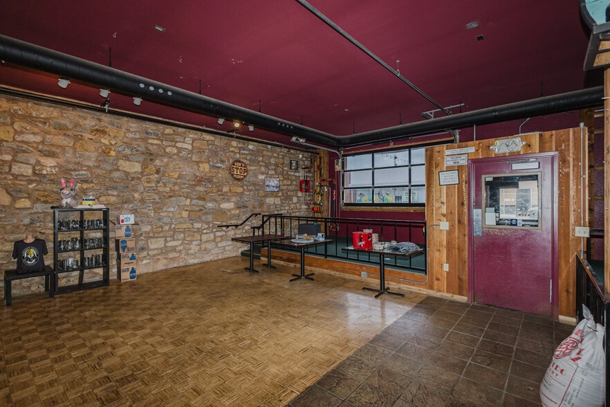 More Photos Of 830 N Kansas Ave, Topeka Bar For Sale