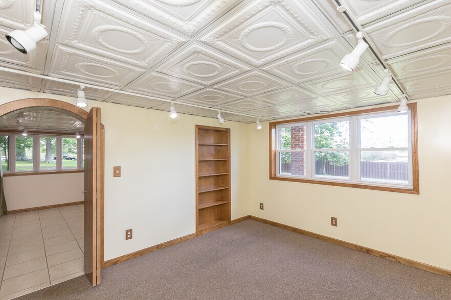 More Photos Of 131 Copenhaver St, Marion Shelter For Sale