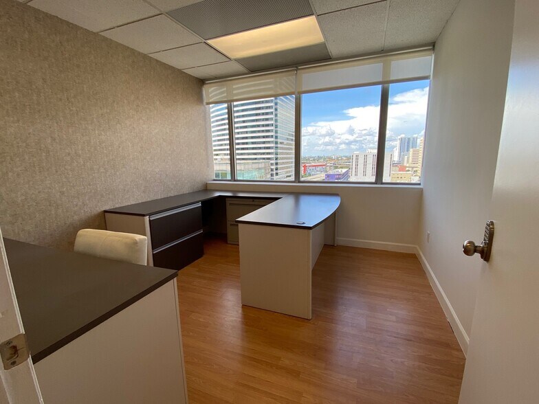 More Photos Of 150 SE 2nd Ave, Miami Office Residential For Lease