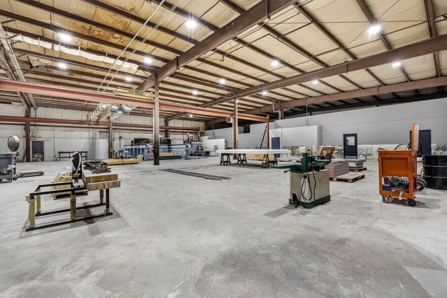 More Photos Of 3027 Nationwide Pky, Brunswick Warehouse For Lease