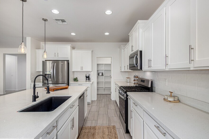 More Photos Of 10838 W San Juan Ave, Phoenix Healthcare For Sale