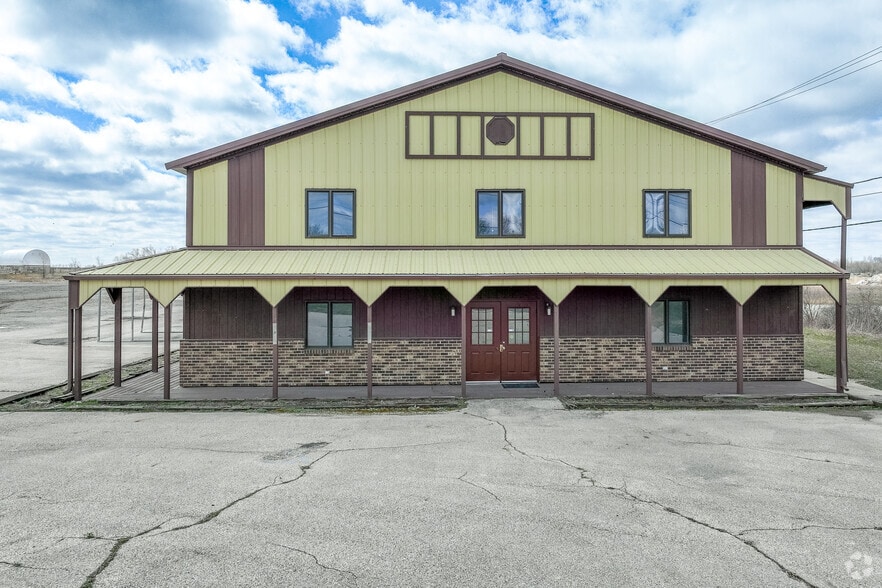 More Photos Of 3504 S Virginia, Crystal Lake Truck Terminal For Sale