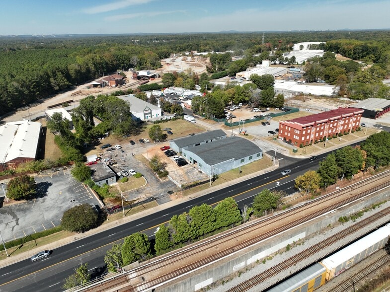 More Photos Of 2485 Main St, East Point General Retail For Sale