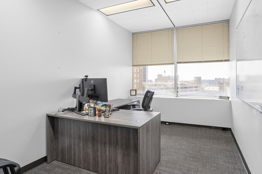 More Photos Of 500 W 7th St, Fort Worth Office For Sale