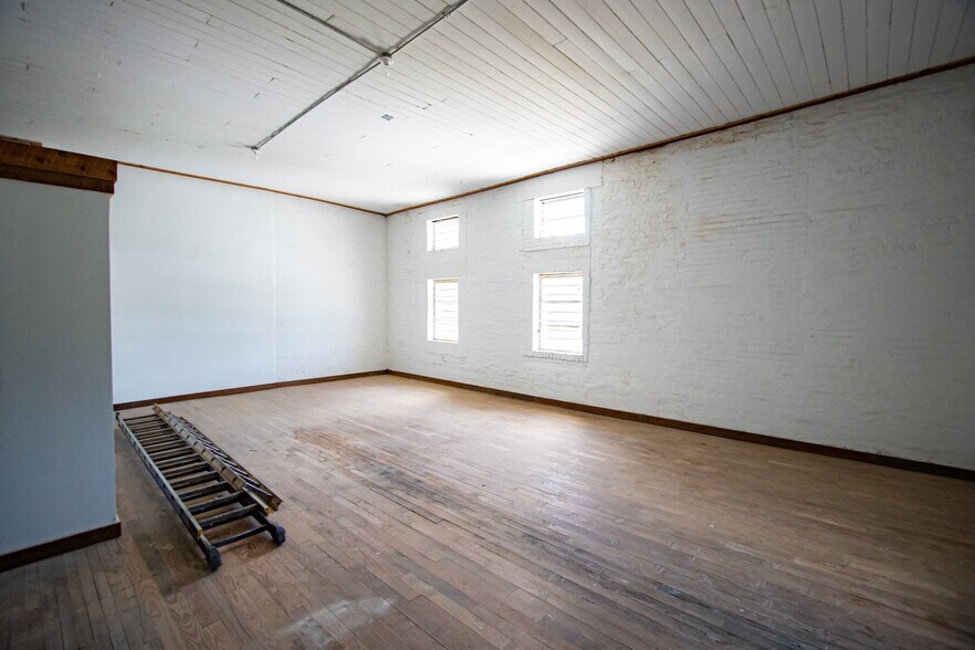 More Photos Of 222 E Main St, Walhalla General Retail For Sale