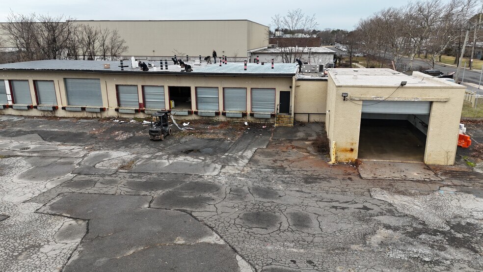More Photos Of 22 Spence St, Bay Shore Distribution For Lease