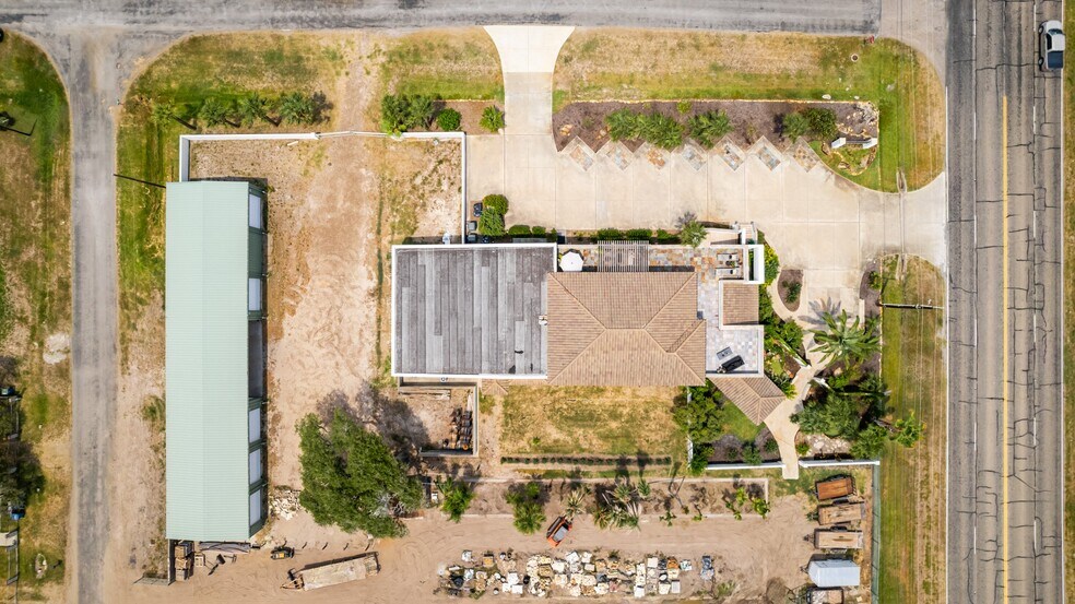 More Photos Of 1703 Highway 35 S, Rockport Office Residential For Lease