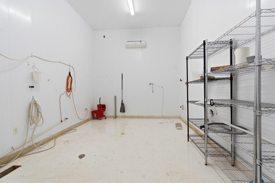 More Photos Of 22900 W Skelly Rd, Haskell Light Manufacturing For Sale