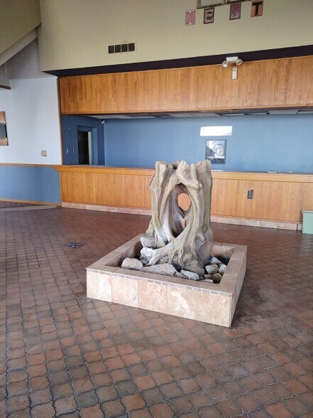 More Photos Of 300 S 3rd, Quincy Hotel For Sale