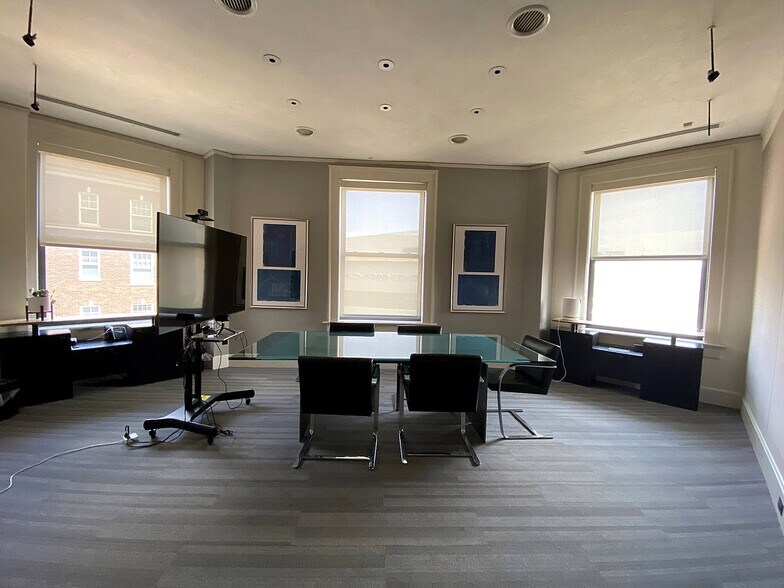 More Photos Of 528 Main St, Evansville Office For Sale