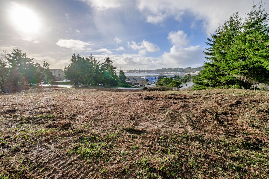 More Photos Of 1005 SE Bay Blvd, Newport Land For Sale