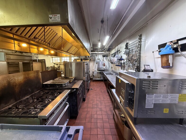 More Photos Of 1011 N 13th St, Decatur General Retail For Sale