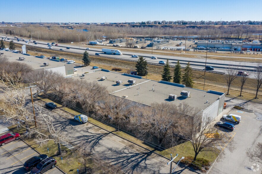 More Photos Of 6330 12th St SE, Calgary Service For Lease
