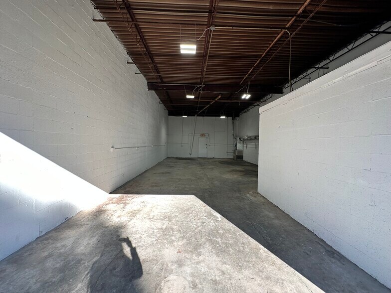 More Photos Of 4975 Clark Howell Hwy, Atlanta Warehouse For Lease