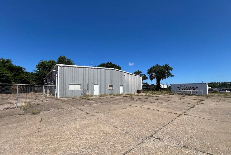 More Photos Of 2300 US-259 BUS, Kilgore Warehouse For Lease