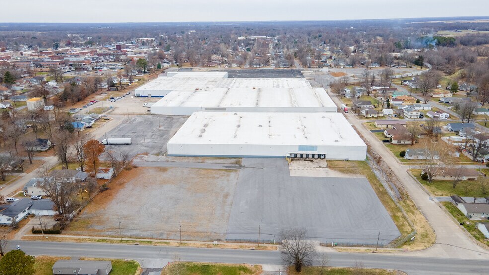 More Photos Of 410 E Lyerla Dr, Herrin Distribution For Lease