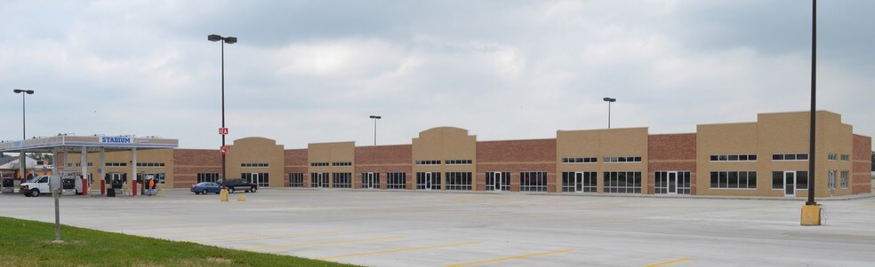 More Photos Of 100 Stadium Dr, Defiance Storefront For Lease