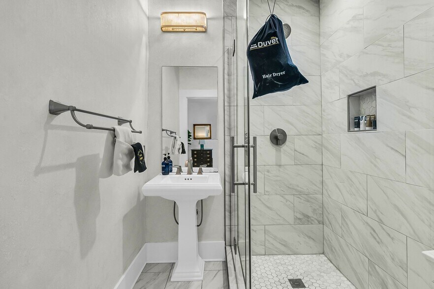 More Photos Of 184 Ashley Ave, Charleston Specialty For Sale