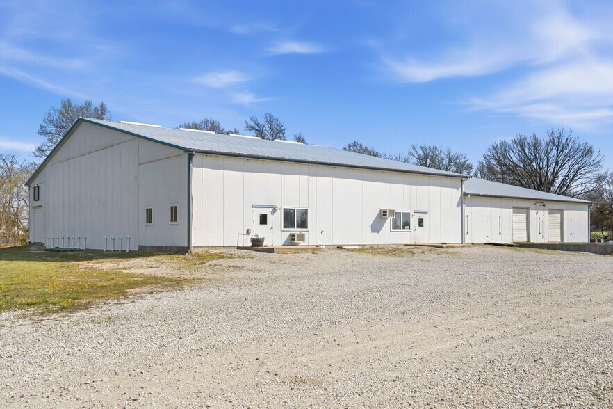More Photos Of 306 SE Highway AA, Clinton Industrial For Sale