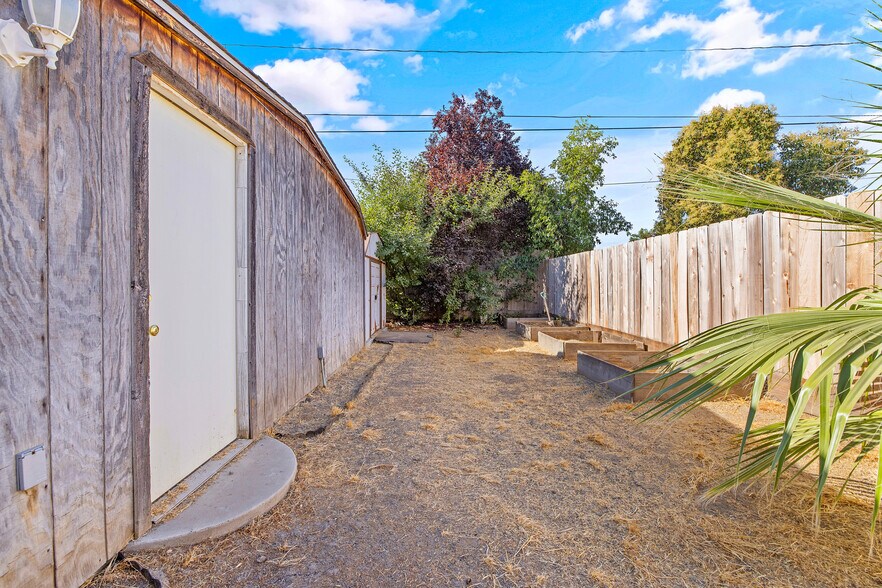 More Photos Of 909 E Noble Ave, Visalia Multifamily For Sale