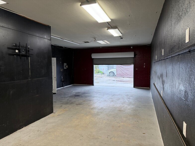 More Photos Of 4700 Gage Ave, Bell Warehouse For Lease