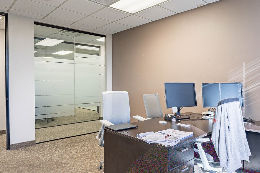 More Photos Of 7310 N 16th St, Phoenix Office For Lease