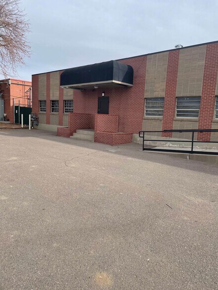 More Photos Of 3930-3940 Holly St, Denver Warehouse For Lease