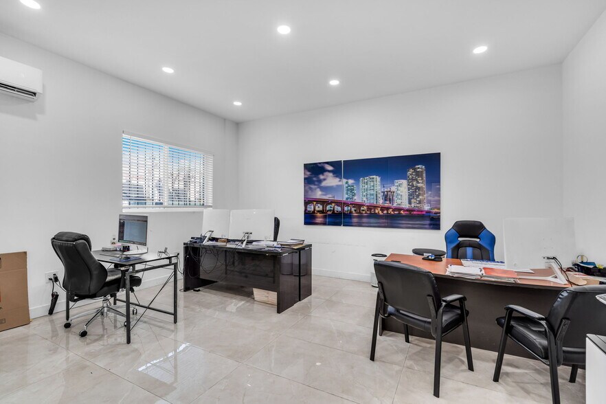 More Photos Of 921 N 21st Ave, Hollywood Service For Lease