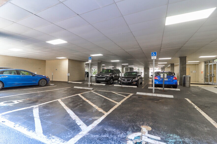 More Photos Of 40 Calhoun St, Charleston Office For Lease