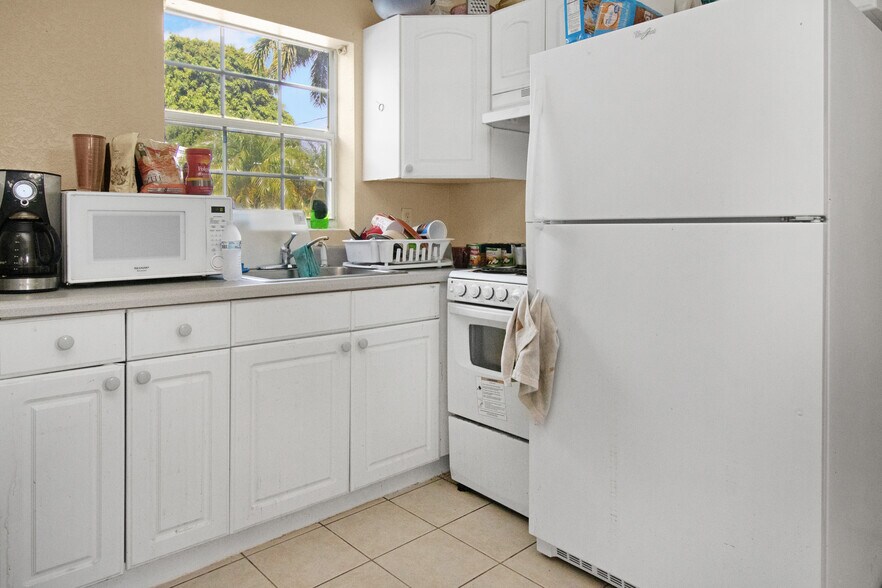 More Photos Of 3570 N Old Dixie Hwy, Delray Beach Apartments For Sale