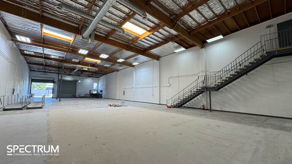 More Photos Of 15927-15929 Arminta St, Van Nuys Manufacturing For Lease