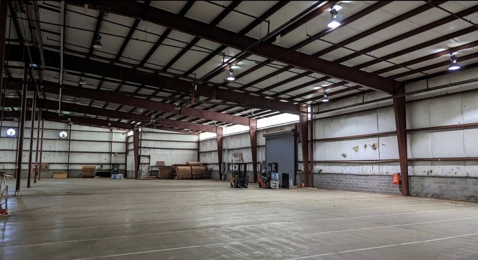 More Photos Of 1400 Montgomery, South Hill Warehouse For Lease