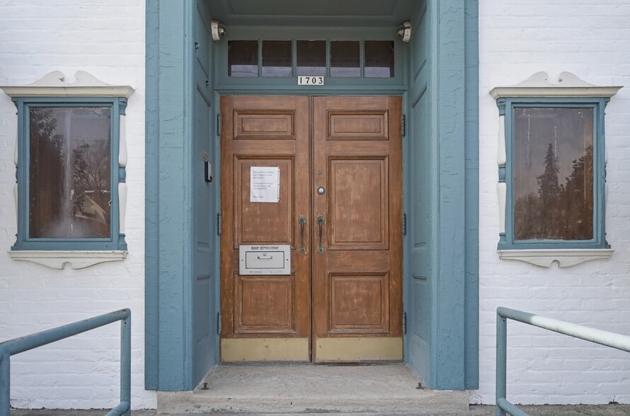 More Photos Of 1703 Dale Rd, Cincinnati Public Library For Sale