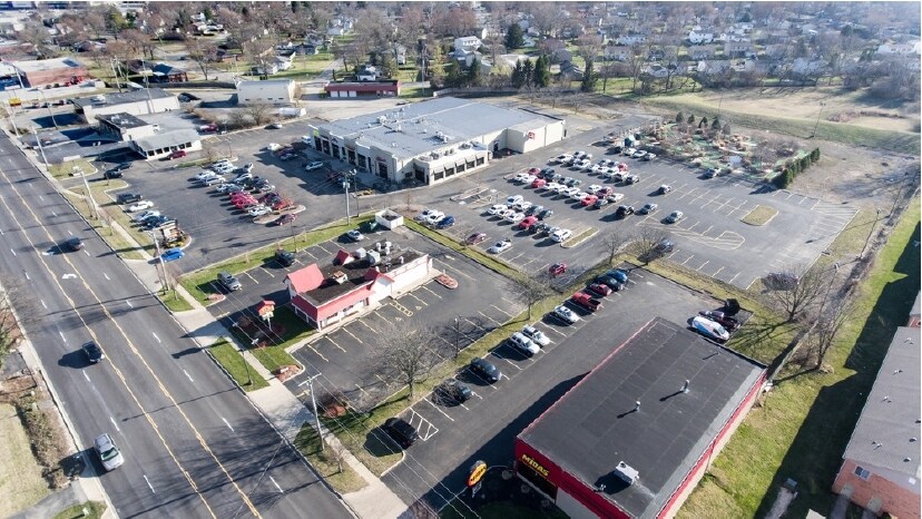 More Photos Of 557-569 S Main St, Englewood Unknown For Lease