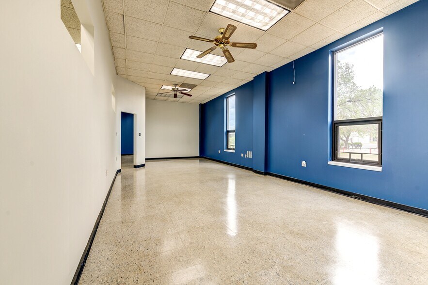 More Photos Of 617 Cepi Dr, Chesterfield Warehouse For Lease