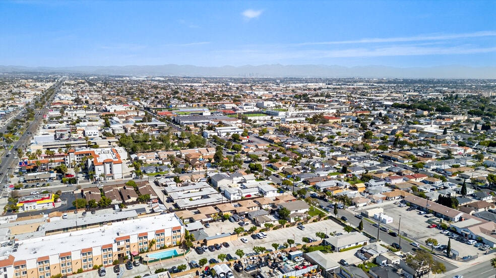 More Photos Of 15003 Larch Ave, Lawndale Apartments For Sale