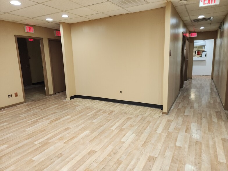 More Photos Of 8355 Walnut Hill Ln, Dallas Medical For Sale