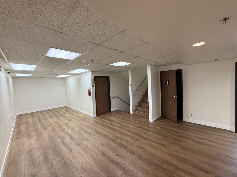 More Photos Of 2280 E Curry St, Long Beach Manufacturing For Lease